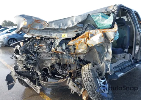 2004 Toyota Tundra Sr5 V8 z USA, uszkodzony, nr VIN 5TBRT34194S441253